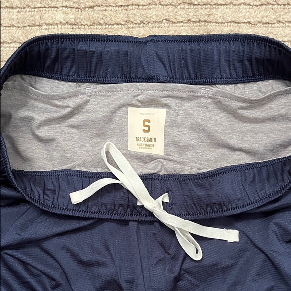 Tracksmith Twilight Running Shorts in Navy. Size Small - Picture 6 of 9